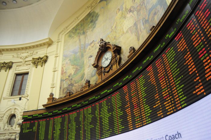 Bolsa de Santiago cierra el 2019 con su peor caída en seis años Bolsa de Santiago cierra el 2019 con su peor caída en seis años