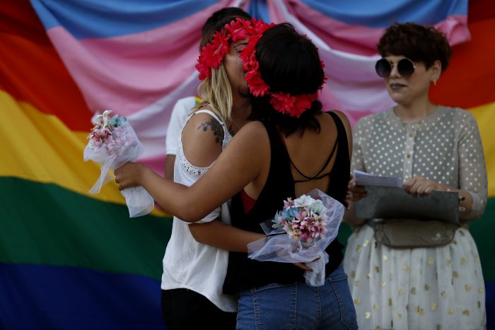 Buscan que su matrimonio sea reconocido en Chile: Tribunal Constitucional declara admisible demanda de pareja de mujeres casadas en España