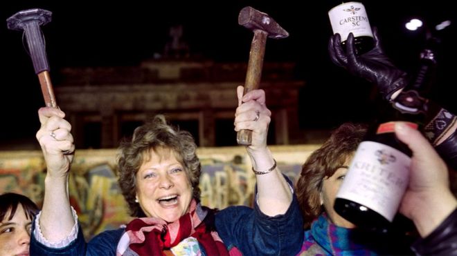 Cómo el bloque comunista cayó en 1989 como un “castillo de naipes” (y por qué su colapso fue casi un accidente) Cómo el bloque comunista cayó en 1989 como un