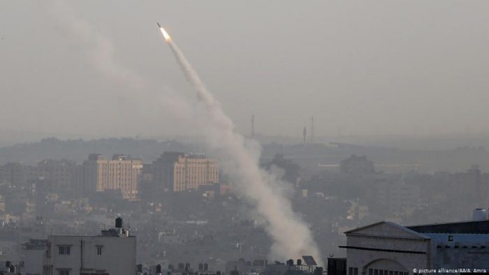 Israel bombardea la Franja de Gaza en represalia a disparo de un cohete Israel bombardea la Franja de Gaza en represalia a disparo de un cohete