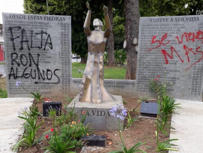 Atacan memoriales de detenidos desaparecidos en La Serena y Osorno Atacan memoriales de detenidos desaparecidos en La Serena y Osorno