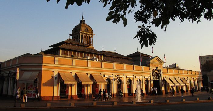 El Mercado Central de Santiago. Consumo, sociedad y patrimonio desde la historia urbana El Mercado Central de Santiago. Consumo, sociedad y patrimonio desde la historia urbana