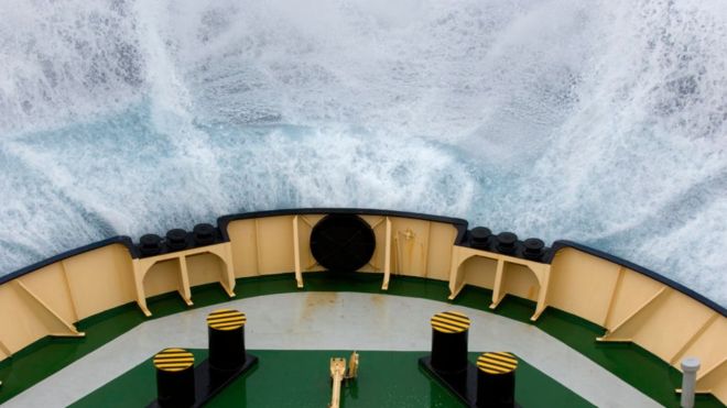 Así es el peligroso Paso de Drake, una de las zonas marítimas “más complicadas del mundo” donde se busca la nave de la FACh siniestrada Así es el peligroso Paso de Drake, una de las zonas marítimas