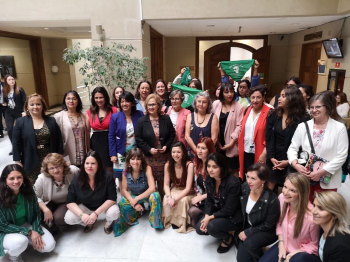 “Nunca más sin nosotras”: diputadas y organizaciones de mujeres interpelan a los partidos políticos para que órgano constituyente sea paritario “Nunca más sin nosotras”: diputadas y organizaciones de mujeres interpelan a los partidos políticos para que órgano constituyente sea paritario