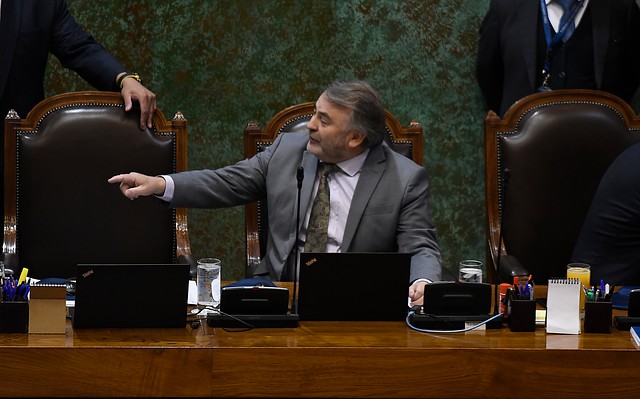 “Orgulloso”: Pepe Auth justifica su polémico voto en la acusación constitucional contra Piñera “Orgulloso”: Pepe Auth justifica su polémico voto en la acusación constitucional contra Piñera