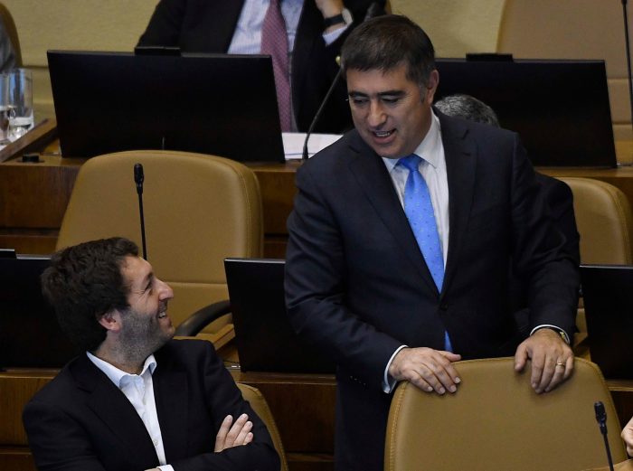 El cruce en Twitter entre Coloma y Desbordes, la otra pelea que enciende a Chile Vamos El cruce en Twitter entre Coloma y Desbordes, la otra pelea que enciende a Chile Vamos