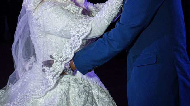 Mutilación genital femenina: las novias que vuelven a someterse al terrible procedimiento “para llegar vírgenes” al matrimonio Mutilación genital femenina: las novias que vuelven a someterse al terrible procedimiento “para llegar vírgenes” al matrimonio