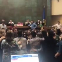 La efusiva celebración de diputadas tras aprobación de paridad en proceso constituyente