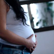 No solo al ambiente: el cambio climático también afecta al embarazo (y puede adelantar el parto)