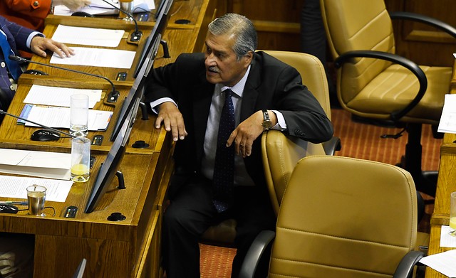 Terremoto en el Partido Radical: los diputados Carlos Abel Jarpa y Fernando Meza renunciaron a la colectividad tras polémica por apoyo a Piñera Terremoto en el Partido Radical: los diputados Carlos Abel Jarpa y Fernando Meza renunciaron a la colectividad tras polémica por apoyo a Piñera