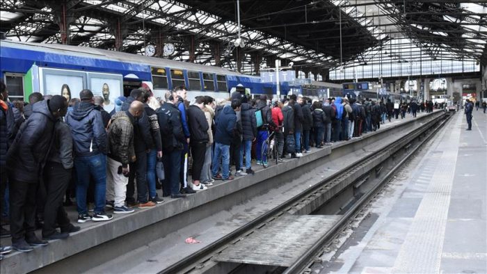 Jornada negra del transporte francés en la víspera de una nueva movilización Jornada negra del transporte francés en la víspera de una nueva movilización