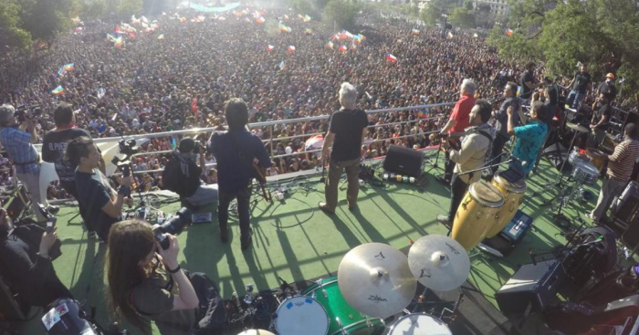 La «vuelta de tuerca» en la octava semana: masiva manifestación cultural en Plaza Italia La