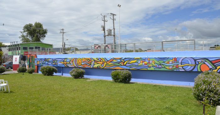 “Mono” González pintó murales junto a las comunidades de San Rosendo y Laraquete “Mono” González pintó murales junto a las comunidades de San Rosendo y Laraquete