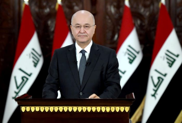 Tras meses de protestas, presidente de Irak dimite para “acabar con el derramamiento de sangre y proteger la paz” Tras meses de protestas, presidente de Irak dimite para