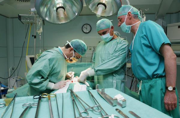 Estudio ocultó cifras: personas con stent podrían tener un 80% más de probabilidad de sufrir un infarto que otra sometida a cirugía Estudio ocultó cifras: personas con stent podrían tener un 80% más de probabilidad de sufrir un infarto que otra sometida a cirugía
