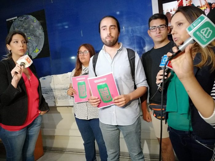 Juventudes Comunistas proponen anular la PSU este año y usar promedio de notas de enseñanza media Juventudes Comunistas proponen anular la PSU este año y usar promedio de notas de enseñanza media