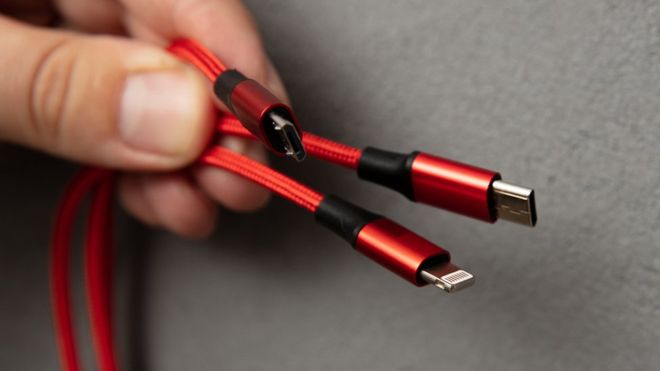 Apple: por qué Europa quiere forzar al gigante tecnológico a que deje de usar su cable “lightning” Apple: por qué Europa quiere forzar al gigante tecnológico a que deje de usar su cable