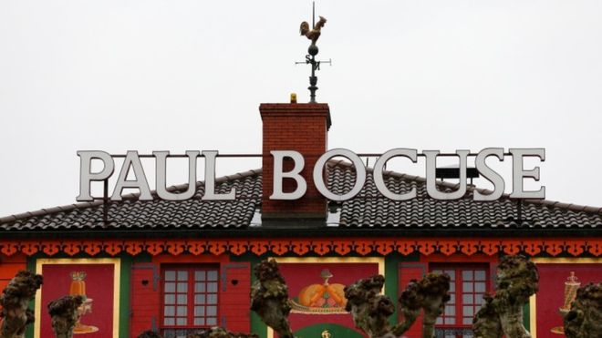 El restaurante insignia de Paul Bocuse, el «Papa» de la cocina francesa, pierde su tercera estrella Michelin El restaurante insignia de Paul Bocuse, el