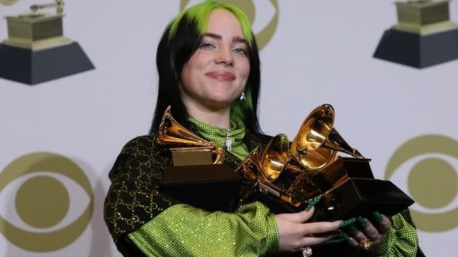 Billie Eilish: 4 cosas que quizás no sabías de la cantante adolescente que hizo historia en los Grammy Billie Eilish: 4 cosas que quizás no sabías de la cantante adolescente que hizo historia en los Grammy