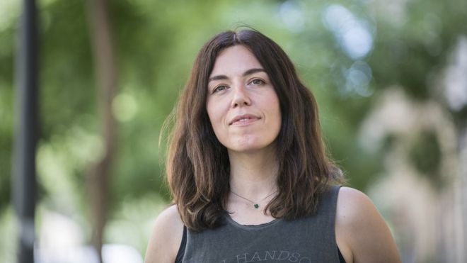 Marta Peirano y la economía de la atención: «Somos adictos al chute de dopamina que ciertas tecnologías han infiltrado en sus plataformas» Marta Peirano y la economía de la atención: