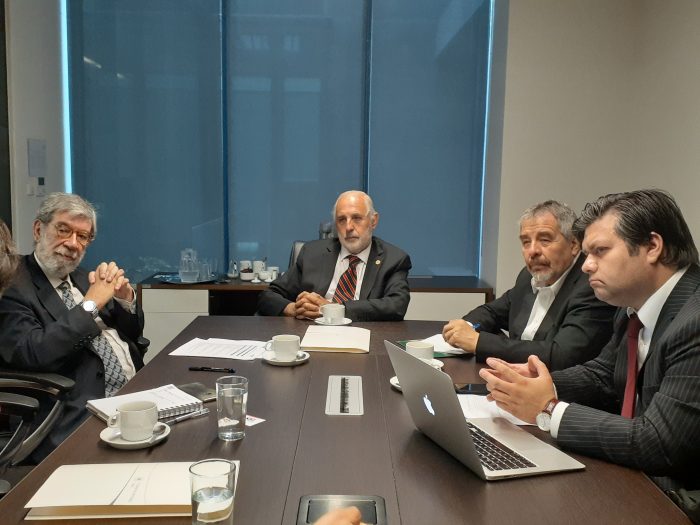 Diputados Schilling (PS) y Ascencio (DC) entregaron al fiscal nacional proyecto que amplía catálogo de sanciones y penas por delitos económicos Diputados Schilling (PS) y Ascencio (DC) entregaron al fiscal nacional proyecto que amplía catálogo de sanciones y penas por delitos económicos