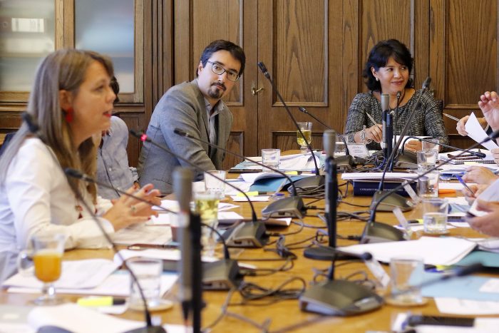Proyecto que despenaliza deudas universitarias se posterga en la comisión de Educación del Senado debido a empate en los votos Proyecto que despenaliza deudas universitarias se posterga en la comisión de Educación del Senado debido a empate en los votos