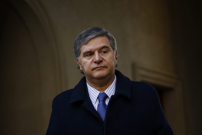 Presidente del CPLT advierte tras cifras del CEP: derrumbe en confianza de instituciones es el “clímax” que puede “horadar la democracia” Presidente del CPLT advierte tras cifras del CEP: derrumbe en confianza de instituciones es el