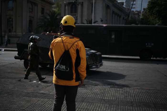 Funcionarios del INDH cuestionan al director subrogante tras críticas por protestas en Plaza Italia Funcionarios del INDH cuestionan al director subrogante tras críticas por protestas en Plaza Italia