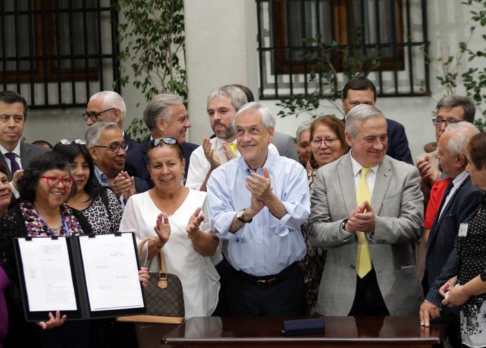 Piñera presenta plan que reformará Fonasa sin olvidarse de la oposición: “No nos dediquemos a una pelea sin sentido” Piñera presenta plan que reformará Fonasa sin olvidarse de la oposición: “No nos dediquemos a una pelea sin sentido”