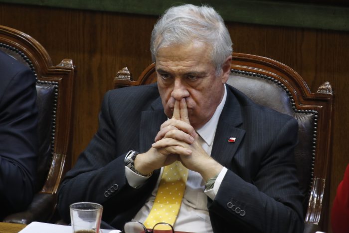 Mañalich desmiente a Seremi de Salud del Biobío pero no descarta que coronavirus pueda llegar a Chile a través de encomiendas Mañalich desmiente a Seremi de Salud del Biobío pero no descarta que coronavirus pueda llegar a Chile a través de encomiendas