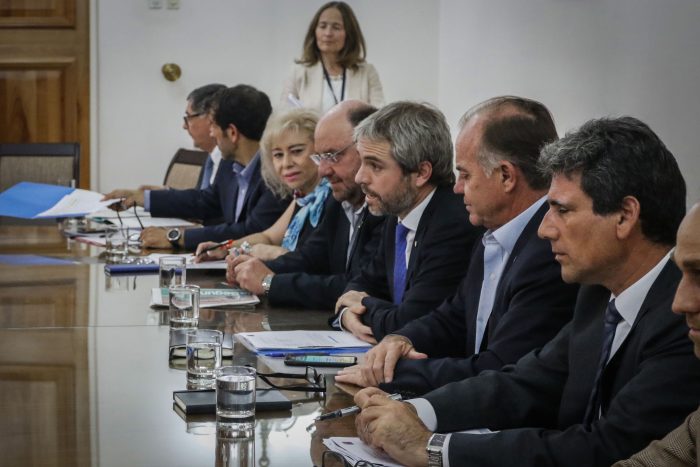 Blumel se reunió con alcaldes de comunas que sufrieron ataques a comisarías: “No habrá impunidad” Blumel se reunió con alcaldes de comunas que sufrieron ataques a comisarías:
