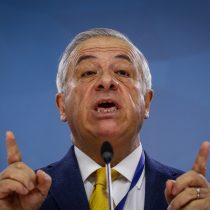Mañalich el terrible: el cuestionado manejo de la crisis sanitaria del protegido del Presidente Piñera