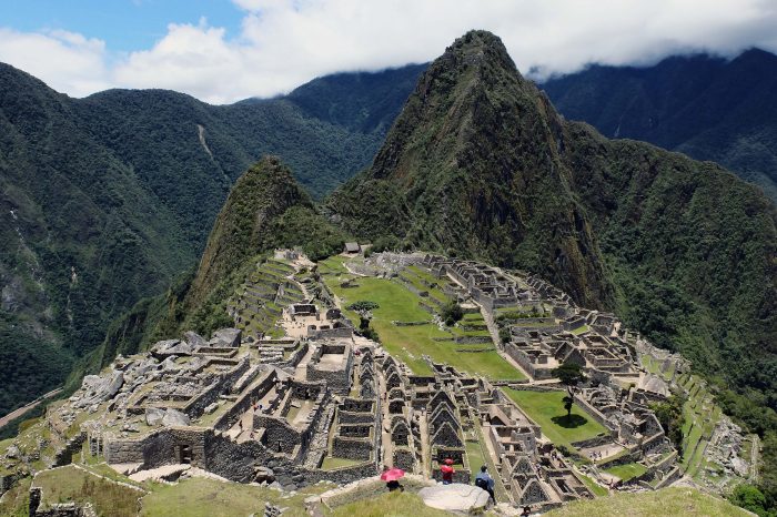 Chileno es detenido junto a otros cinco turistas por dañar templo en Machu Picchu Chileno es detenido junto a otros cinco turistas por dañar templo en Machu Picchu