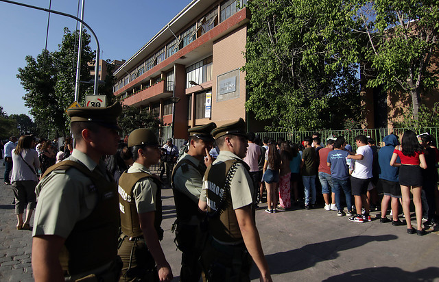 Falta jornada de la tarde: a pesar de varios focos de escaramuzas, autoridades logran asegurar rendición de primera etapa de la PSU Falta jornada de la tarde: a pesar de varios focos de escaramuzas, autoridades logran asegurar rendición de primera etapa de la PSU