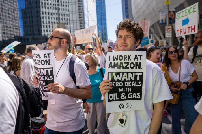 La rebelión ambiental en Amazon: más de 350 trabajadores critican la política sostenible de la empresa y son amenazados con despidos La rebelión ambiental en Amazon: más de 350 trabajadores critican la política sostenible de la empresa y son amenazados con despidos
