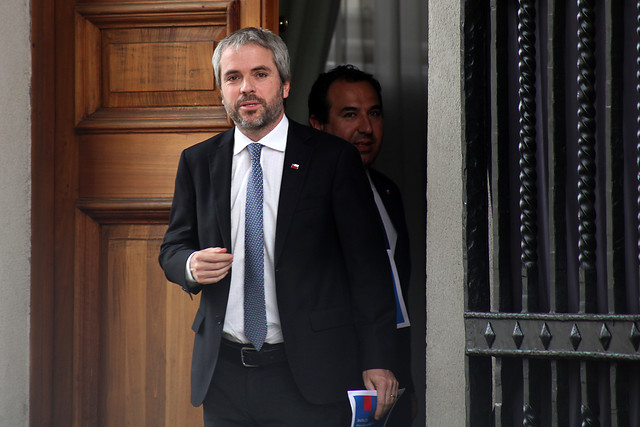 Blumel rechaza recurso del PC contra Piñera ante La Haya: “Entienden poco cómo funciona la democracia y el Estado de derecho” Blumel rechaza recurso del PC contra Piñera ante La Haya: “Entienden poco cómo funciona la democracia y el Estado de derecho”