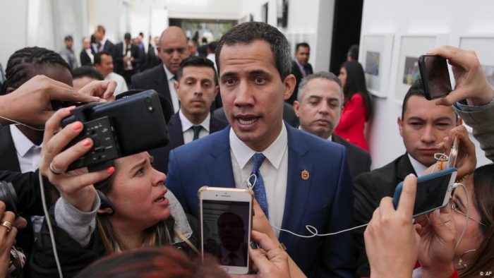 Buscando al “presidente encargado” Buscando al “presidente encargado”