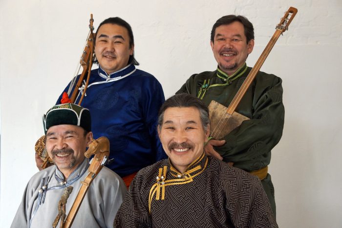 Agrupación Huun-Huur-Tu en Casa de Salud Agrupación Huun-Huur-Tu en Casa de Salud