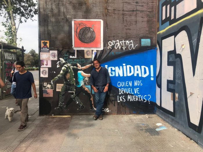Artista Fernando Feuereisen: «lo más interesante está hoy en la calle, a lo largo de la Alameda, desde Salvador hasta Santa Rosa hay una intervención visual tremenda» Artista Fernando Feuereisen: «lo más interesante está hoy en la calle, a lo largo de la Alameda, desde Salvador hasta Santa Rosa hay una intervención visual tremenda»