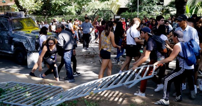 Demre desmiente versión de la Universidad San Sebastián sobre desalojo del campus Los Leones durante la rendición de la PSU Demre desmiente versión de la Universidad San Sebastián sobre desalojo del campus Los Leones durante la rendición de la PSU