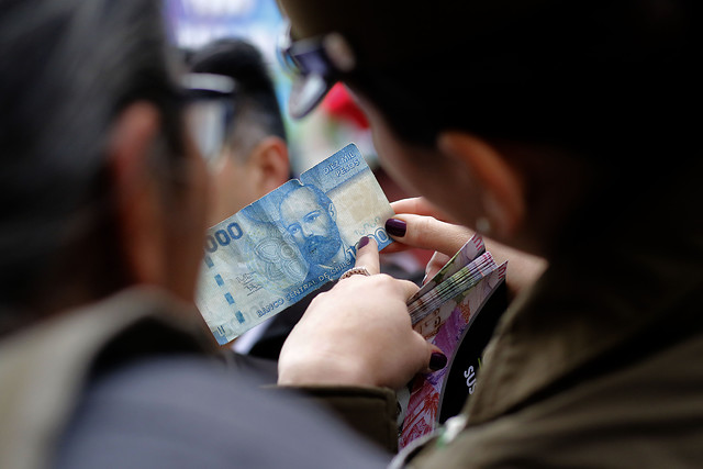 “Asfixiante”: endeudamiento de los hogares en Chile marca nuevo récord