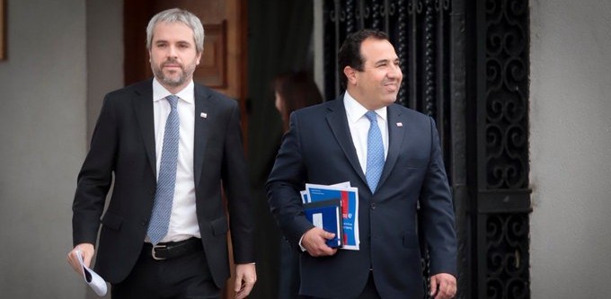 Otra vez nadie se hace cargo de polémico informe Big Data: explicaciones del Gobierno no convencen y acusan “tongo” de La Moneda para justificar errores comunicacionales Otra vez nadie se hace cargo de polémico informe Big Data: explicaciones del Gobierno no convencen y acusan “tongo” de La Moneda para justificar errores comunicacionales