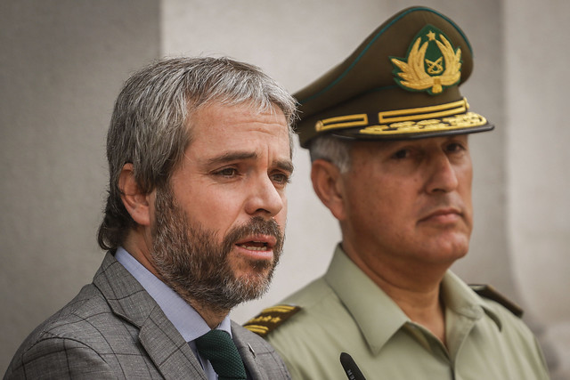 Oposición dividida: los flancos que abren las peticiones de renuncia a Rozas y el ultimátum del Frente Amplio a Blumel Oposición dividida: los flancos que abren las peticiones de renuncia a Rozas y el ultimátum del Frente Amplio a Blumel