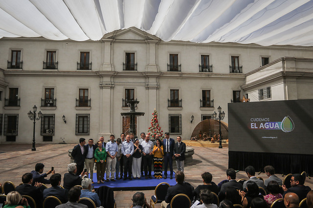 “Chile se está secando”: Gobierno lanza campaña #CuidemosElAgua “Chile se está secando”: Gobierno lanza campaña #CuidemosElAgua