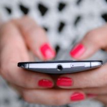 Alertan sobre las “apps de belleza”: podrían estar espiando y robando datos privados a sus usuarios