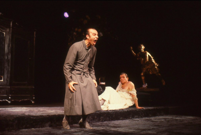 Exposición fotográfica “Brantmayer: Fragilidad y Excesos”: desnudando el alma del teatro chileno Exposición fotográfica “Brantmayer: Fragilidad y Excesos”: desnudando el alma del teatro chileno