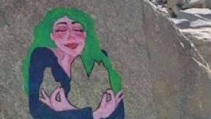 Torres del Paine: sorprenden a otro turista italiano borrando dibujo en una de las rocas Torres del Paine: sorprenden a otro turista italiano borrando dibujo en una de las rocas