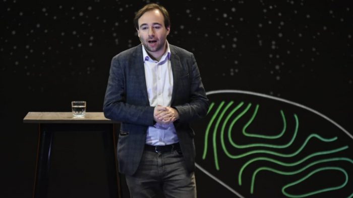 Historiador alemán Yascha Mounk y caso chileno: “Muchas protestas no son señales de crisis de la democracia, sino de un mayor deseo de ella” Historiador alemán Yascha Mounk y caso chileno: “Muchas protestas no son señales de crisis de la democracia, sino de un mayor deseo de ella”