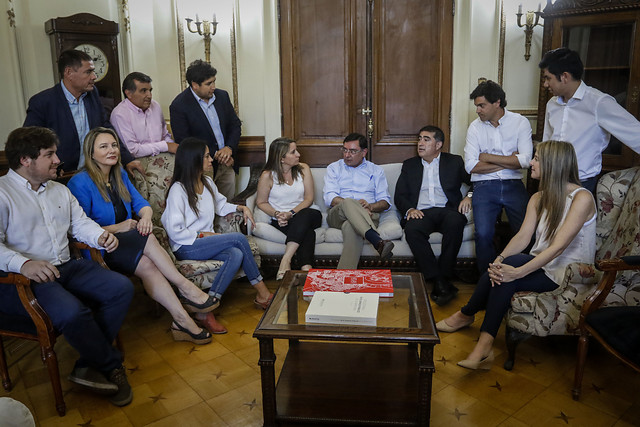 RN no abandona a Guevara y Desbordes acusa a la oposición de apoyar “al violentista que está tirando la molotov” RN no abandona a Guevara y Desbordes acusa a la oposición de apoyar “al violentista que está tirando la molotov”