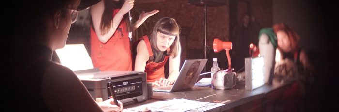 Colectivo Las Tesis unen “Patriarcado y Capital es alianza criminal” y “Un violador en tu camino” para nueva performance feminista en Recoleta Colectivo Las Tesis unen “Patriarcado y Capital es alianza criminal” y “Un violador en tu camino” para nueva performance feminista en Recoleta